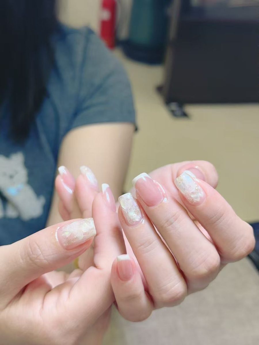 三月初九美甲·新中式精品店的法式金箔贝壳质感客片