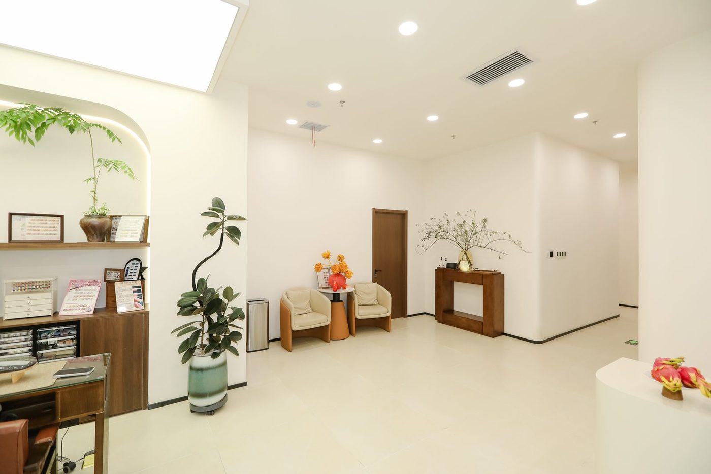 三月初九美甲·新中式精品店新店的店内全景